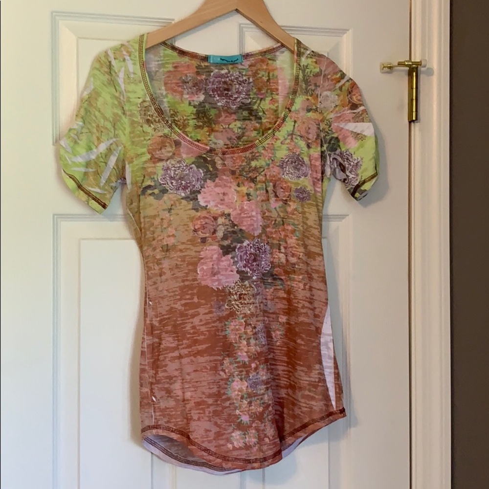 Multi color floral tee